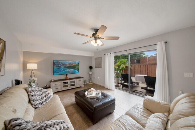 Foto del edificio - 429 Live Oak Ln