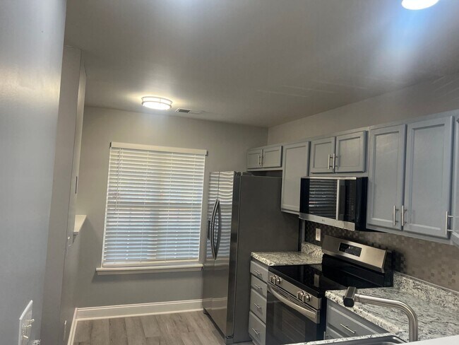 Building Photo - Welcome to your new home in the heart of C...