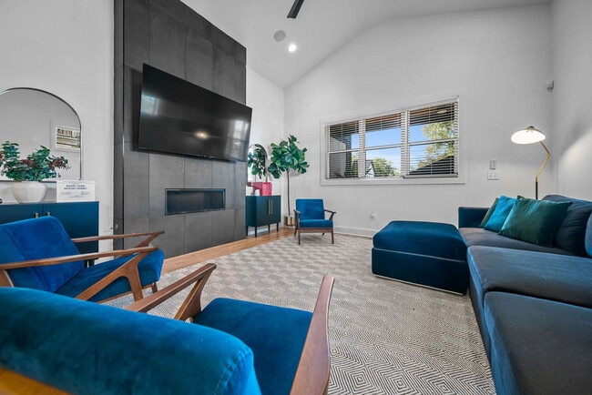 Building Photo - 1102C Buchanan St