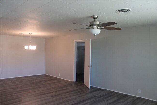 Foto del edificio - 409 W Main St