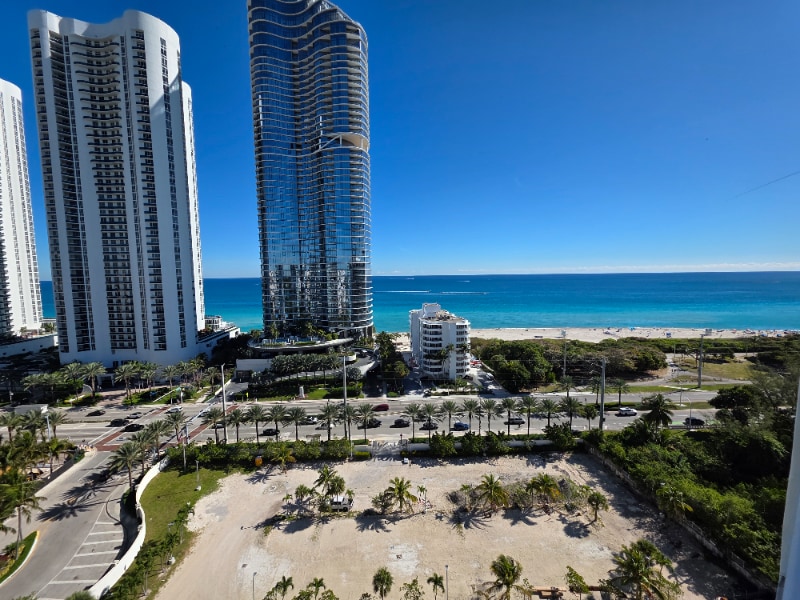 Photo - 100 Bayview Dr (Sunny Isles Beach, FL)