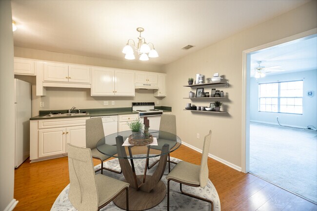 Foto del edificio - 221 Caldwell Cir