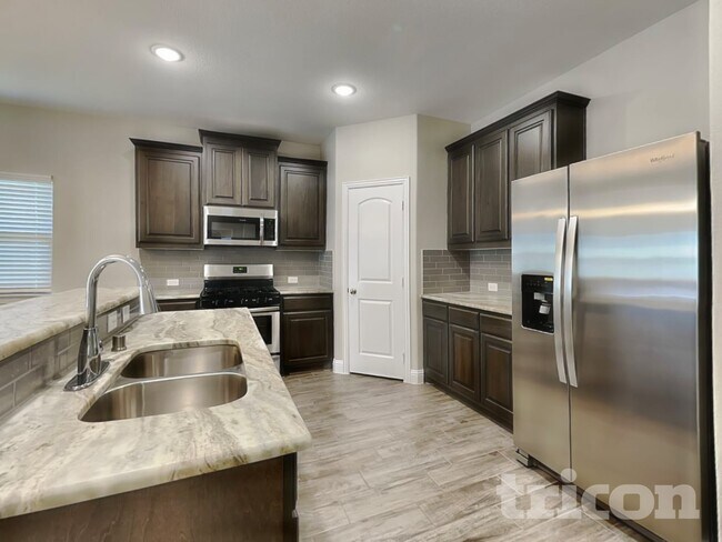 Building Photo - 7712 Cottonwood Dr
