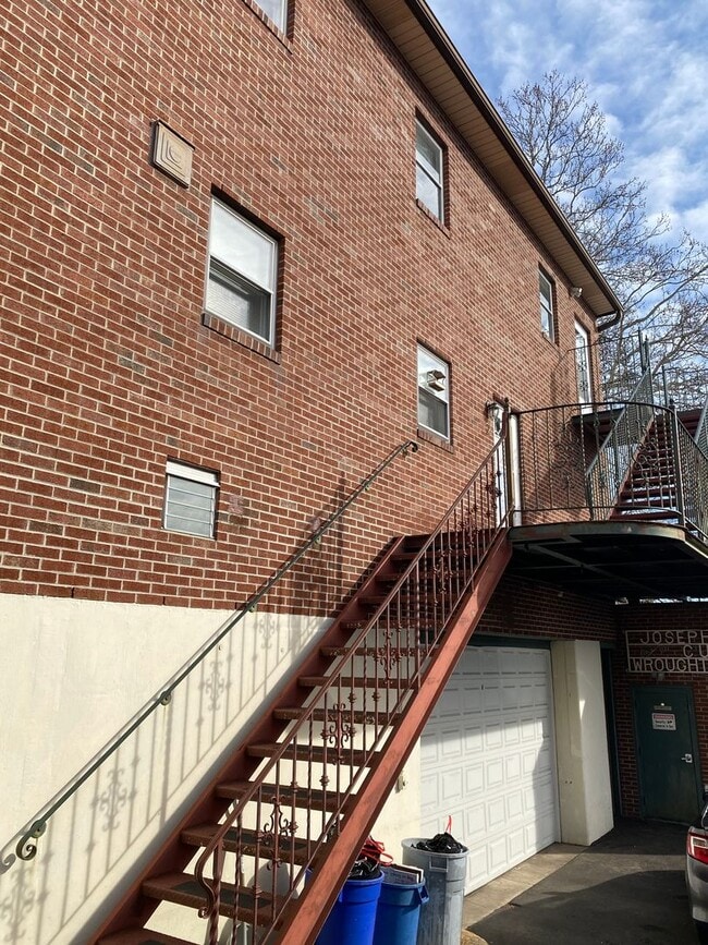 Foto del edificio - 916 Chester Pike