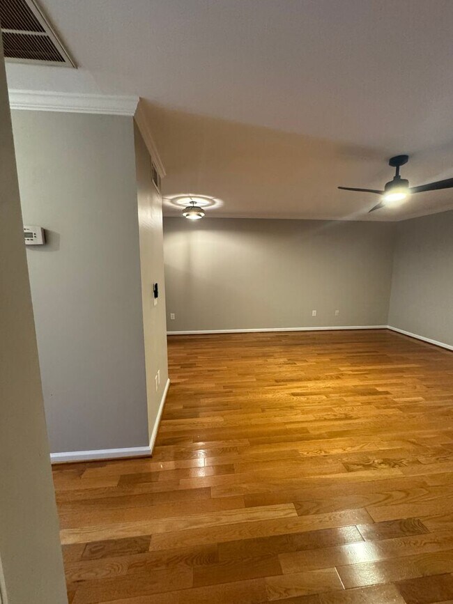 Foto del edificio - 1232 Camelot Ct