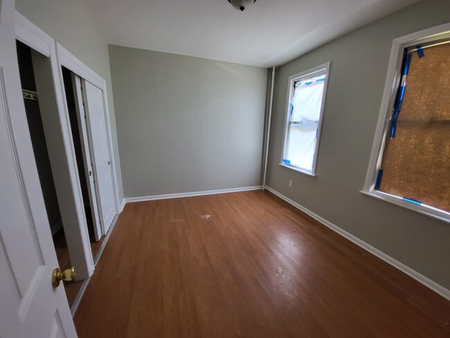 Building Photo - 428 S 14th St