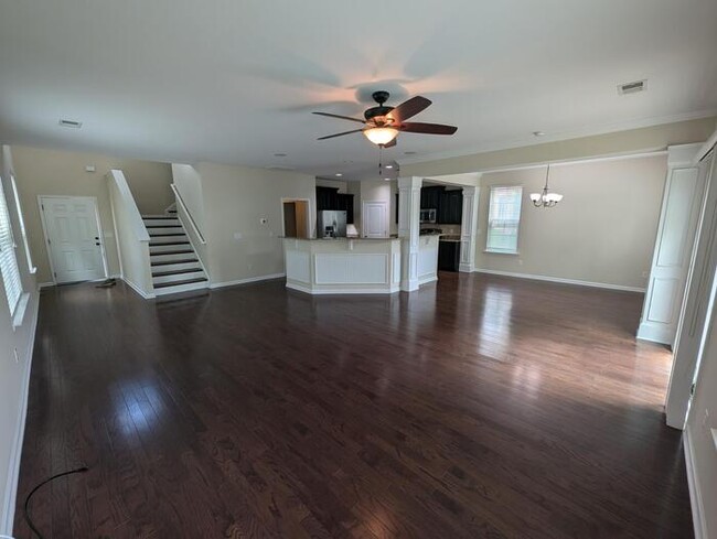 Building Photo - Freshly Painted home in Osprey Neighborhood