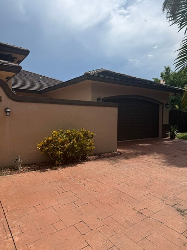 Foto del edificio - 8310 NW 162nd St