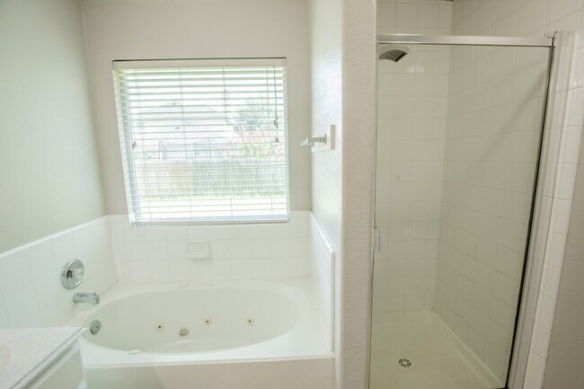 Foto del edificio - 21547 Sullivan Forest Dr