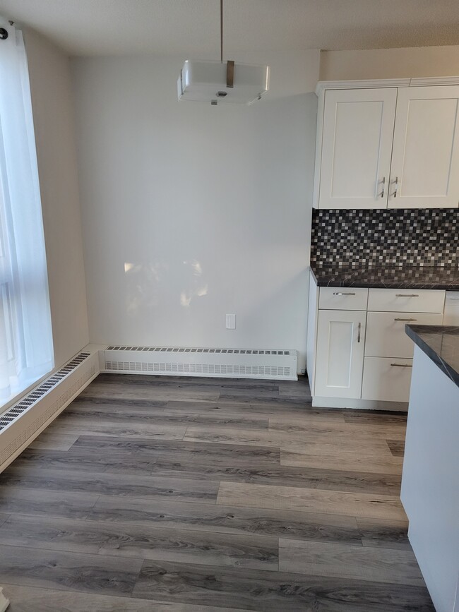 Photo du bâtiment - 19 Woodlawn Rd W