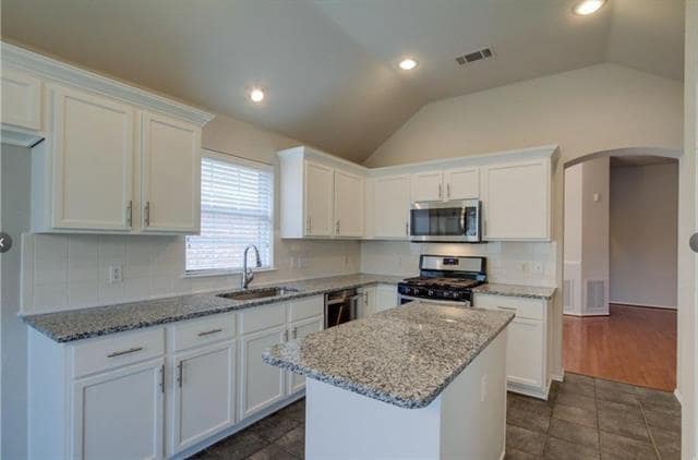 Building Photo - 2645 Red Spruce Dr