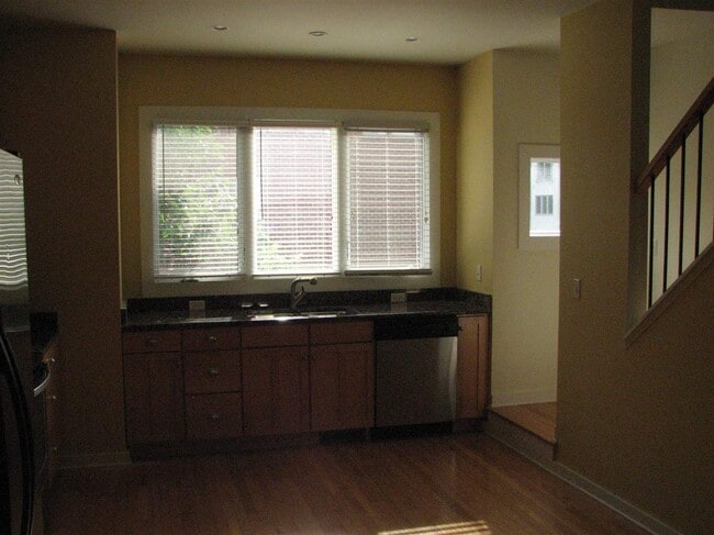 Building Photo - 1013 Linden Ave