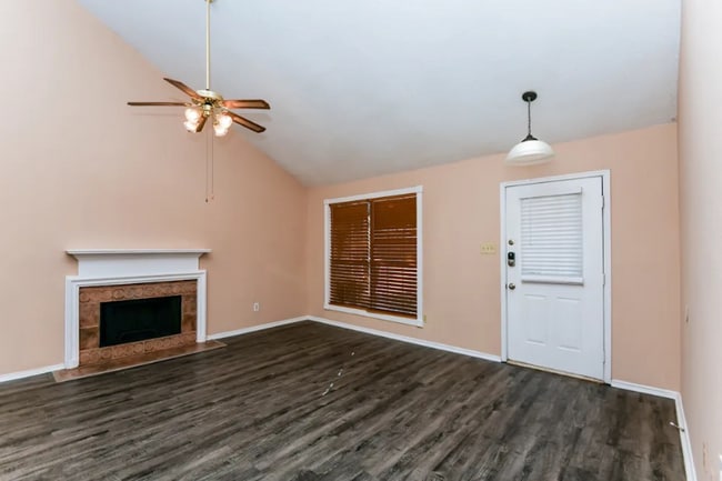 Foto del edificio - 3801 Waxwing Cir S