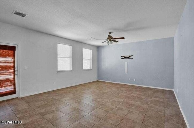 Building Photo - 14517 Jesus Almeida