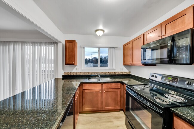 Building Photo - 825 Clinton River Dr