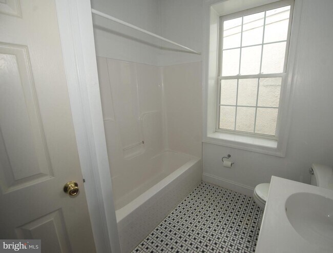 Foto del edificio - 345 W Chestnut St