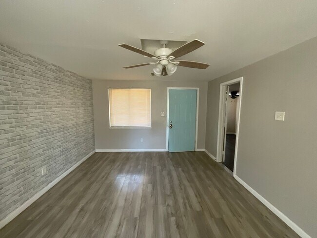 Foto del edificio - 1824 Lariet Ln