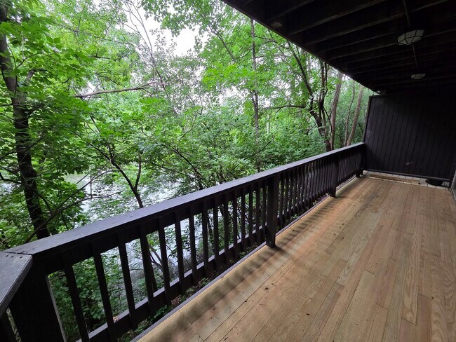 Foto del edificio - 5522 E Lake Dr