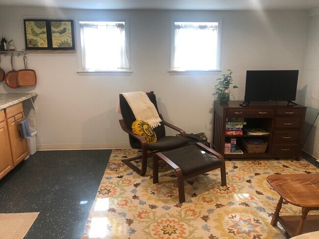 Living room - 2108 Marsh Rd