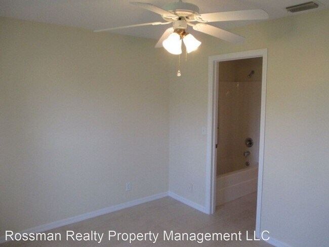 Building Photo - 3 br, 2 bath House - 4223 SW 21st Place