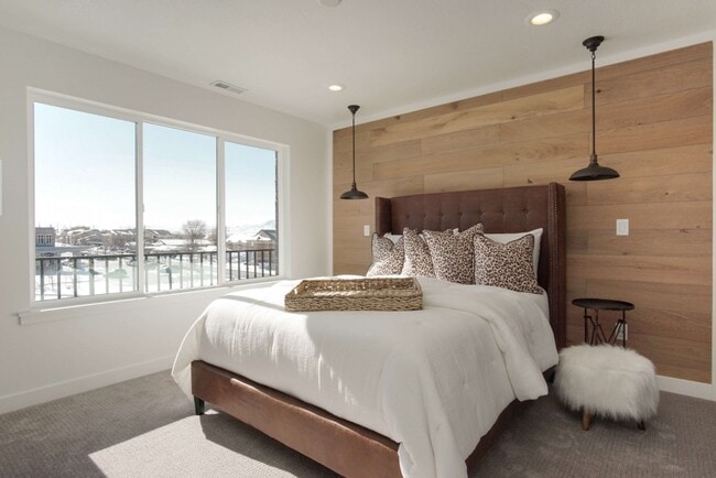 Master Bedroom - 25 E Center St