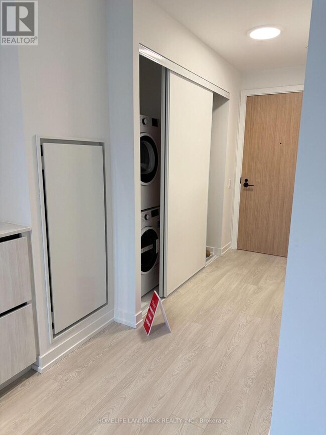 Building Photo - 35 Parliament St