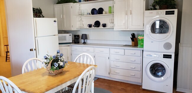 Foto del edificio - 18415 Hoffman Ave