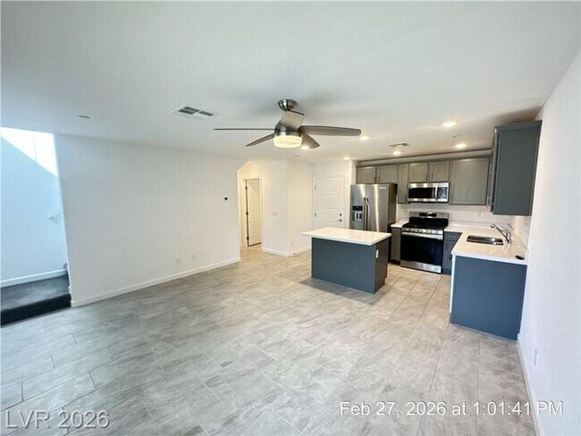 Foto del edificio - Gorgeous Townhome in Cadance!