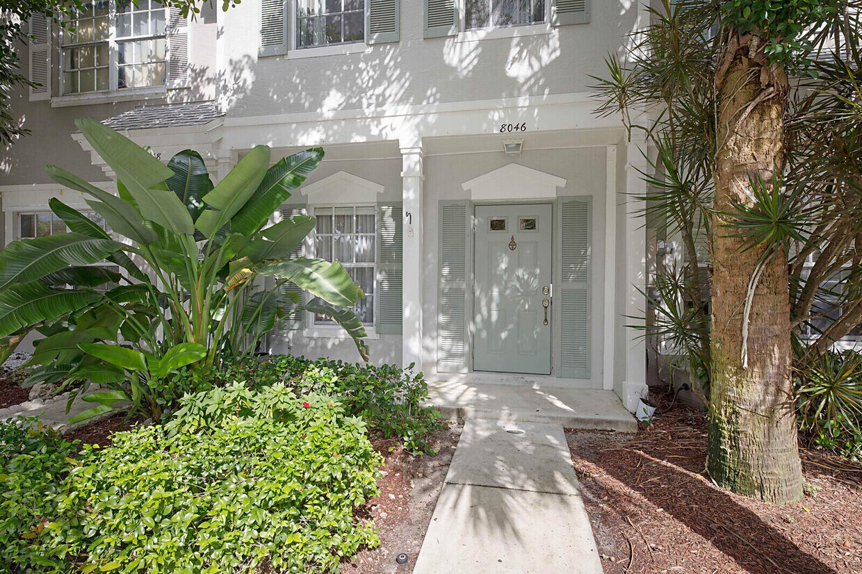 Foto principal - 8046 Sanibel Dr