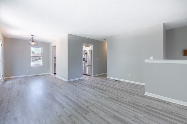 Building Photo - 135 Stillpass Way