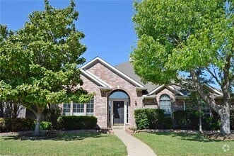 Building Photo - 8405 Greenfield Dr