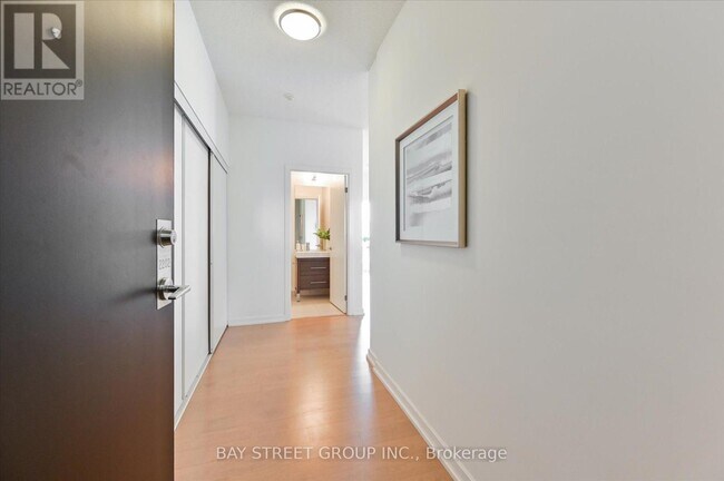 Photo du bâtiment - 70 Forest Manor Rd