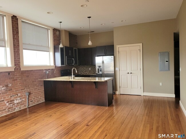 Foto del edificio - 14-16-16 N Main St