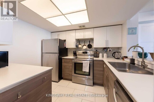 Photo du bâtiment - 300 Webb Dr