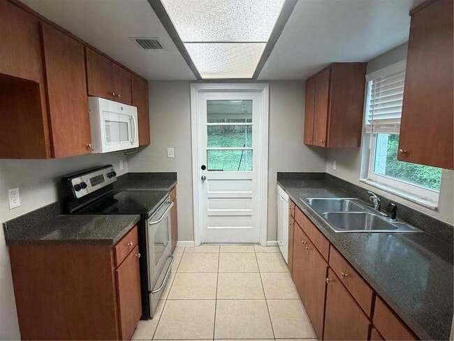 Building Photo - 11510 Valencia Dr