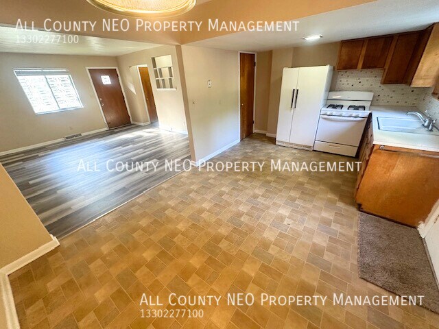 Building Photo - 2 Bedroom apartment close to downtown Cuya...