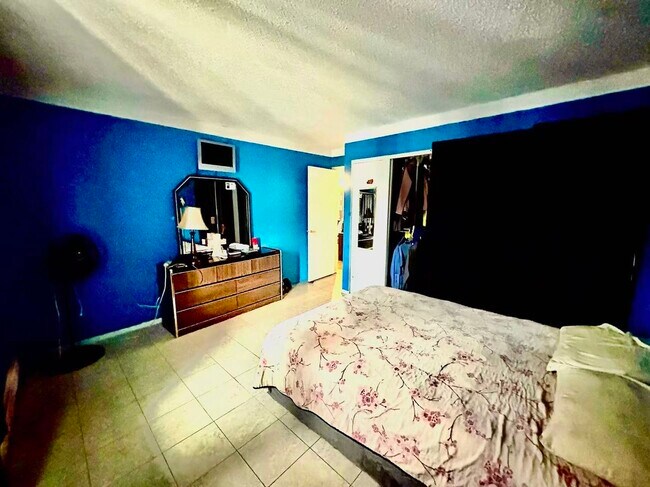 Foto del edificio - 247 N Neltnor Blvd