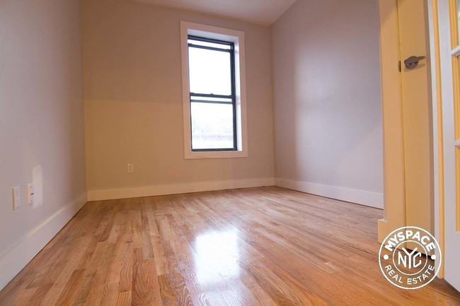 Building Photo - 376 Lewis Ave
