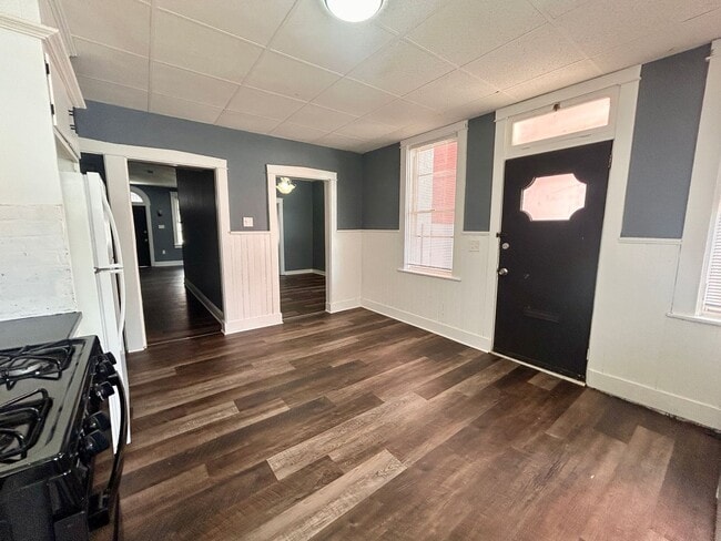 Building Photo - 3-Bedroom Home with Private Yard!