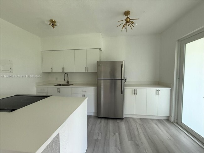 Foto del edificio - 9270 E Bay Harbor Dr