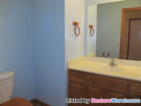 Building Photo - 304 Creekside Dr