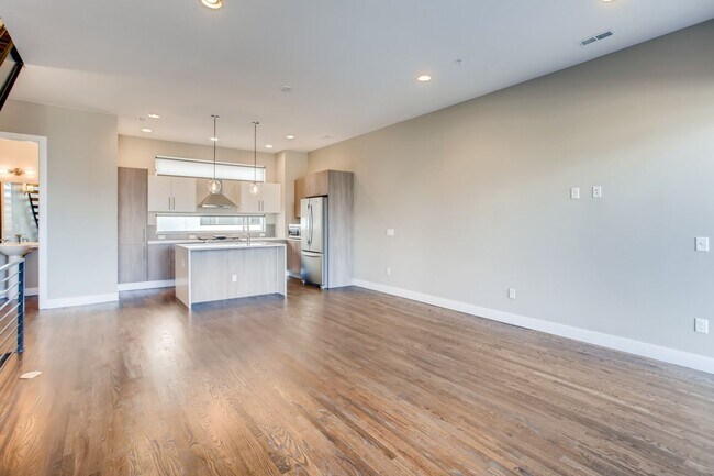 Building Photo - Lux Townhome for Rent in Sunnyside