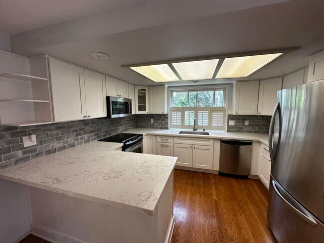 Building Photo - 3Bd/2.5Ba Sammamish House