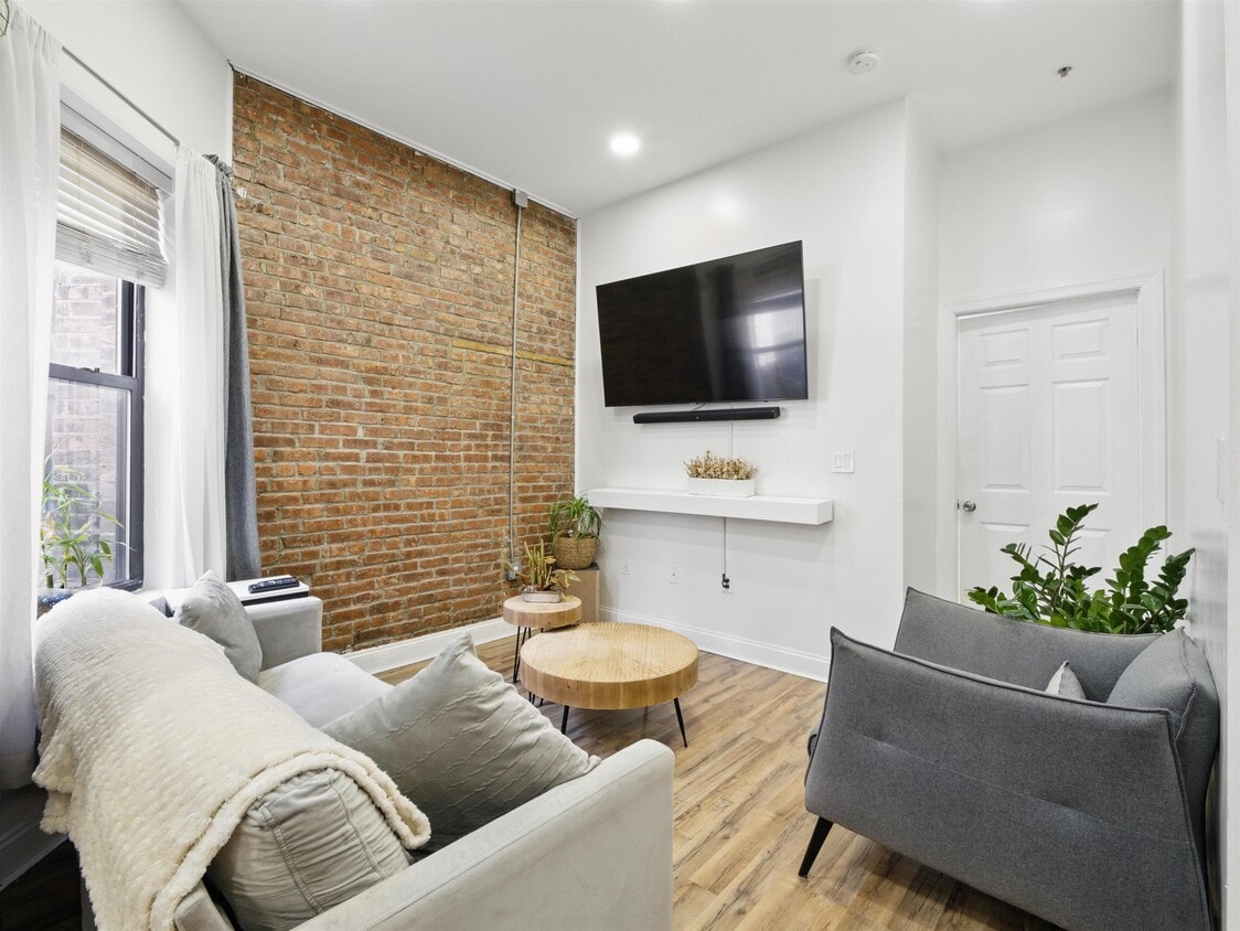 Foto principal - 77 Crescent Ave