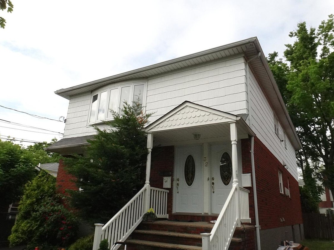 Front of House - 32 Cranford St