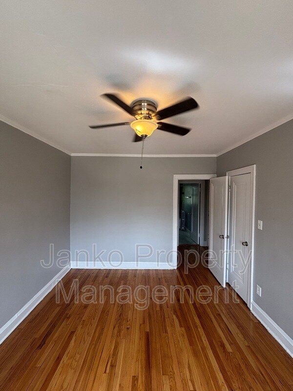Building Photo - 2907 W 56th St