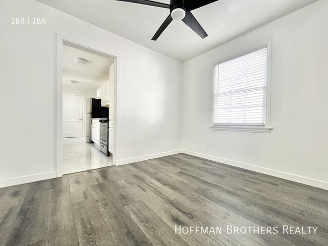 Foto del edificio - 1835 S Beverly Glen Blvd