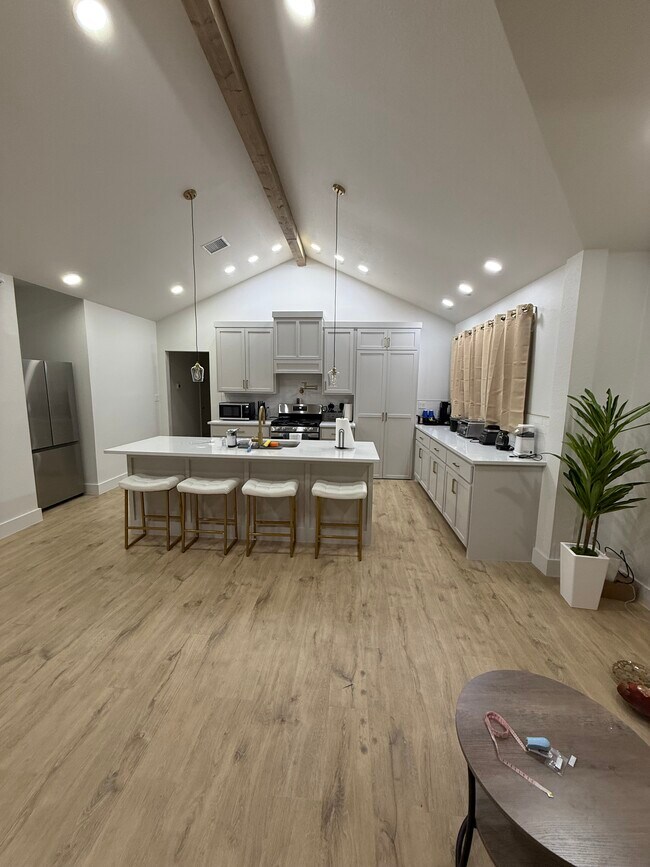 Foto del edificio - 310 N Rosedale Ave