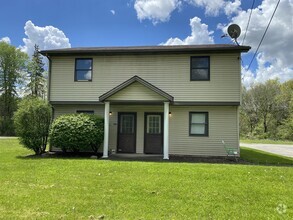 Building Photo - 608 N 4 Mile Run Rd