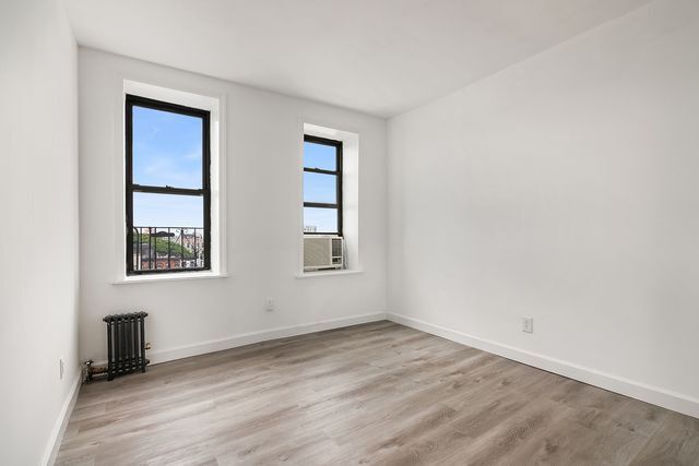 Building Photo - 256 S 4th St